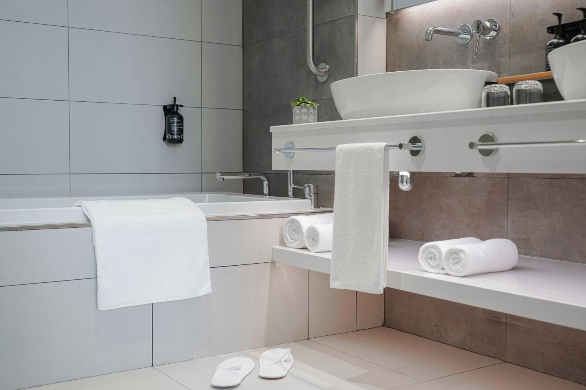 Holiday Inn Dubai Business Bay By Ihg Екстериор снимка
